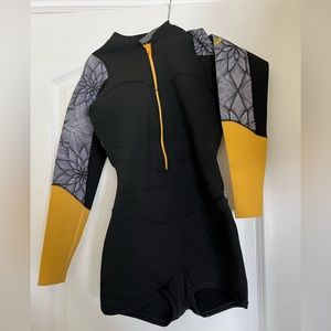 Brand new Womens Roxy Spring suit. Size 6 1mm